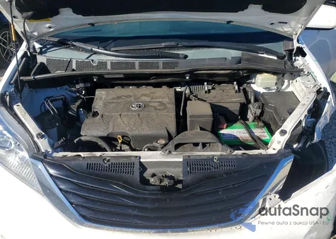 2014 Toyota Sienna Le 8-Passenger z USA, uszkodzony, nr VIN 5TDKK3DC2ES520701